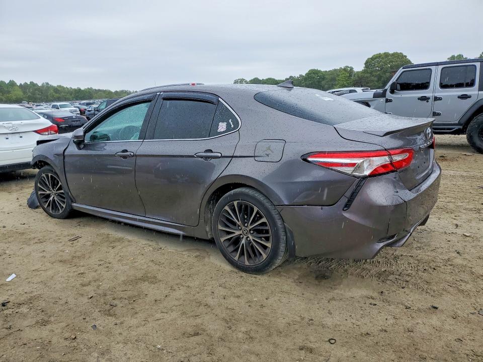 52681426 :رقم المزاد ، 4T1G11AK5LU954849 vin ، 2020 Toyota Camry مزاد بيع