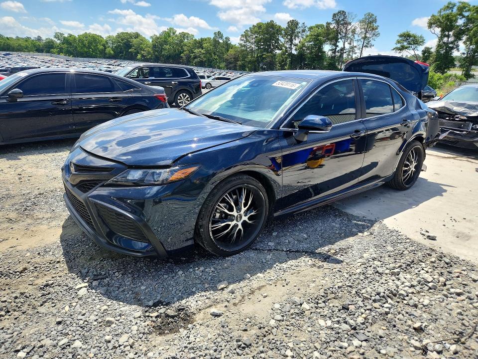 53428116 :رقم المزاد ، 4T1G11AK0MU519531 vin ، 2021 Toyota Camry مزاد بيع