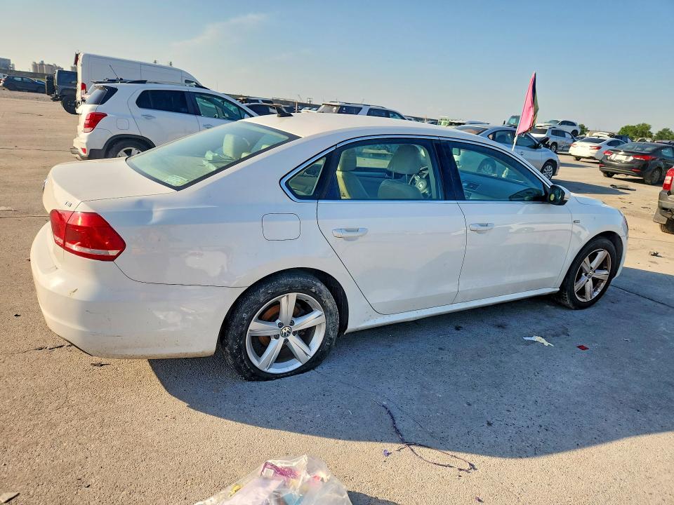 Продажа на аукционе авто 2015 Volkswagen Passat, vin: 1VWAT7A39FC112099, номер лота: 53230366