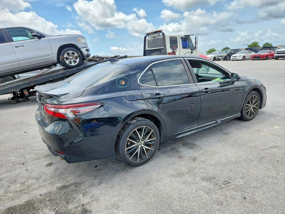 54365816 :رقم المزاد ، 4T1G11AK4MU570255 vin ، 2021 Toyota Camry مزاد بيع