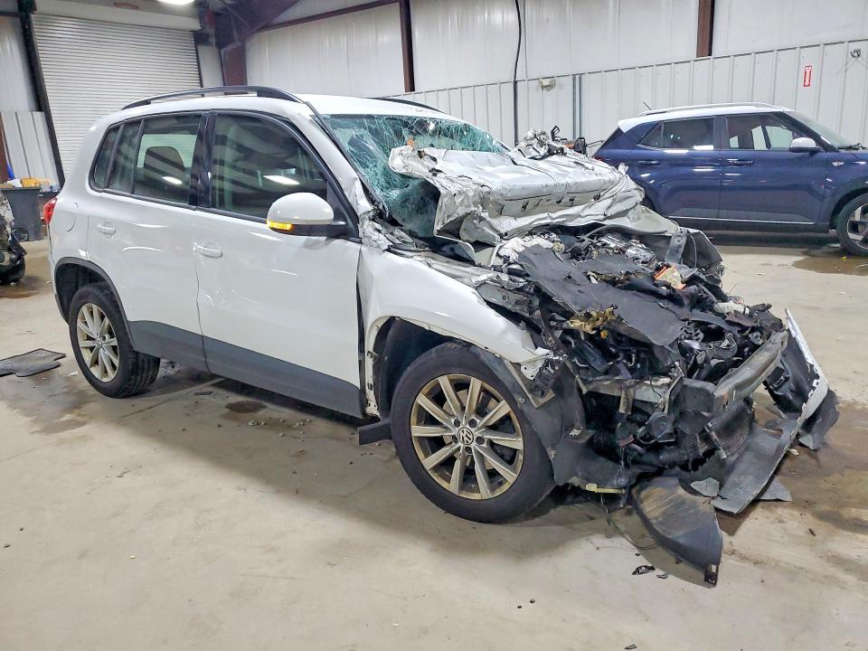 Продажа на аукционе авто 2017 Volkswagen Tiguan, vin: WVGBV7AX6HK047706, номер лота: 53431296