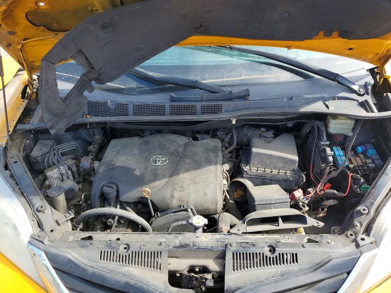 55361836 :رقم المزاد ، 5TDKZ3DC4HS876552 vin ، 2017 Toyota Sienna مزاد بيع