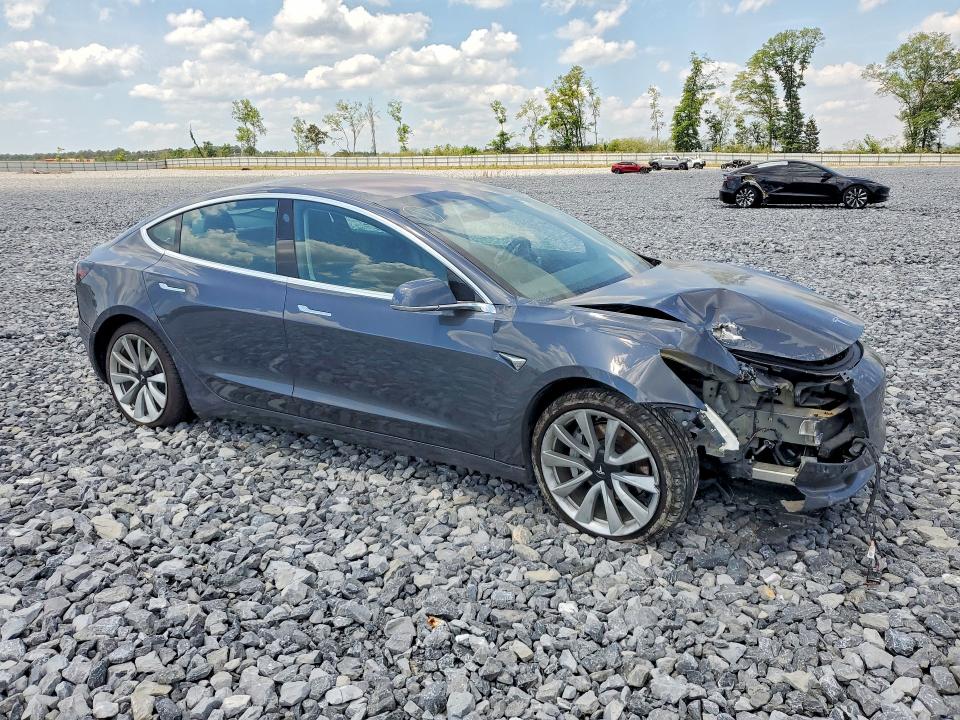 54470996 :رقم المزاد ، 5YJ3E1EA4JF059108 vin ، 2018 Tesla Model 3 مزاد بيع