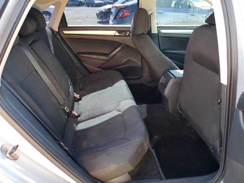 52765176 :رقم المزاد ، 1VWAT7A34FC010404 vin ، 2015 Volkswagen Passat مزاد بيع