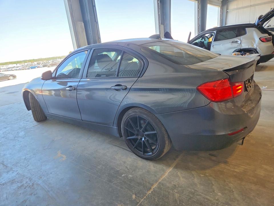 52897866 :رقم المزاد ، WBA3C3C55EK200443 vin ، 2014 Bmw 320 مزاد بيع