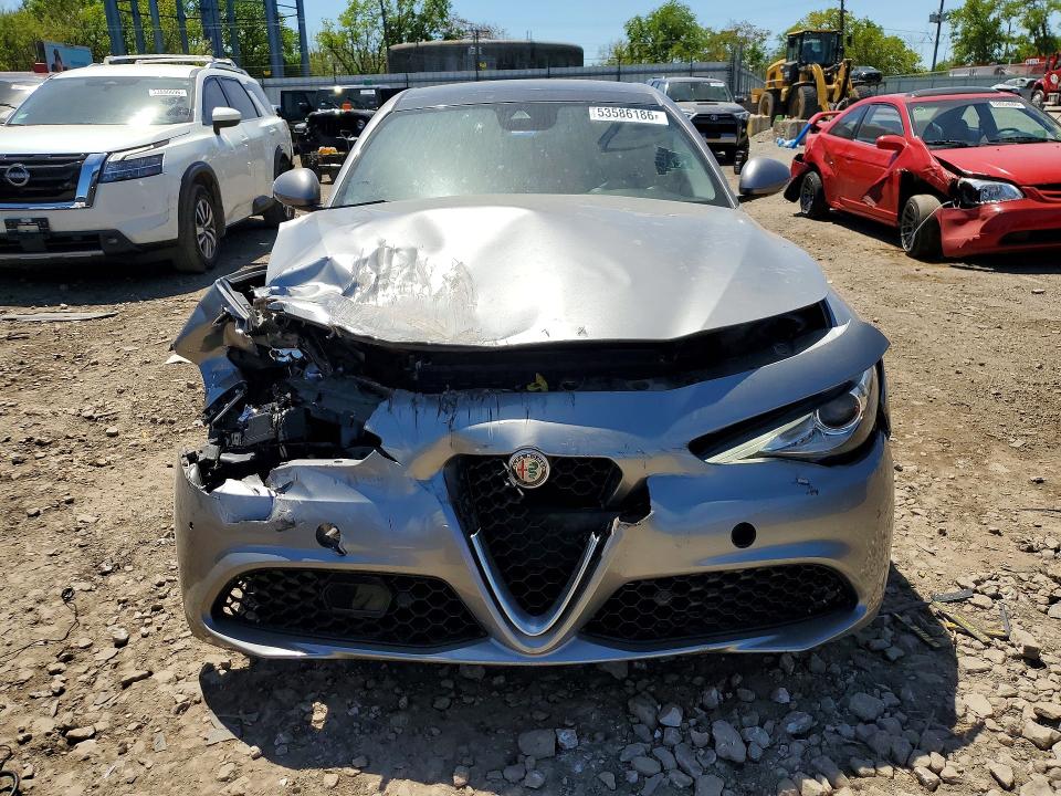 53586186 :رقم المزاد ، ZARFAEBN3H7553750 vin ، 2017 Alfa Romeo Giulia مزاد بيع