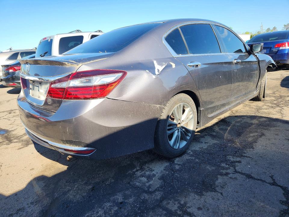 52443746 :رقم المزاد ، 1HGCR2F5XHA070694 vin ، 2017 Honda Accord مزاد بيع