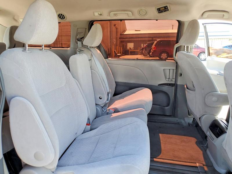 54809066 :رقم المزاد ، 5TDKK3DC4FS536688 vin ، 2015 Toyota Sienna مزاد بيع