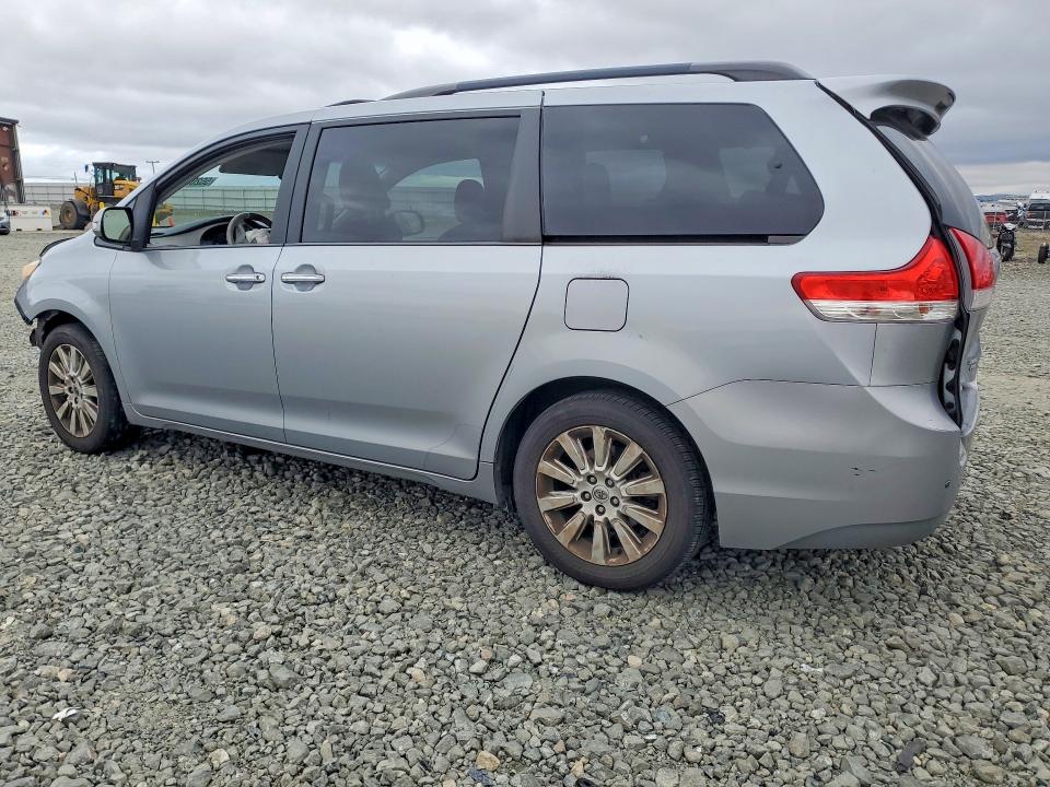 55200846 :رقم المزاد ، 5TDDK3DC5ES093880 vin ، 2014 Toyota Sienna مزاد بيع