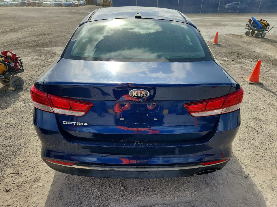 2017 Kia Optima მანქანა იყიდება აუქციონზე, vin: 5XXGT4L3XHG140246, აუქციონის ნომერი: 54876126
