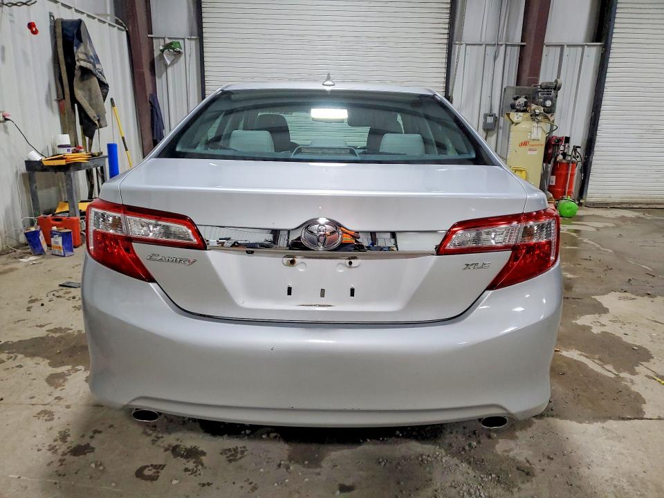 52613816 :رقم المزاد ، 4T1BK1FK2CU510747 vin ، 2012 Toyota Camry مزاد بيع