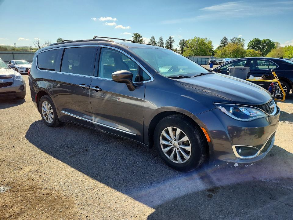 Продажа на аукционе авто 2017 Chrysler Pacifica, vin: 2C4RC1BG1HR576891, номер лота: 51794246
