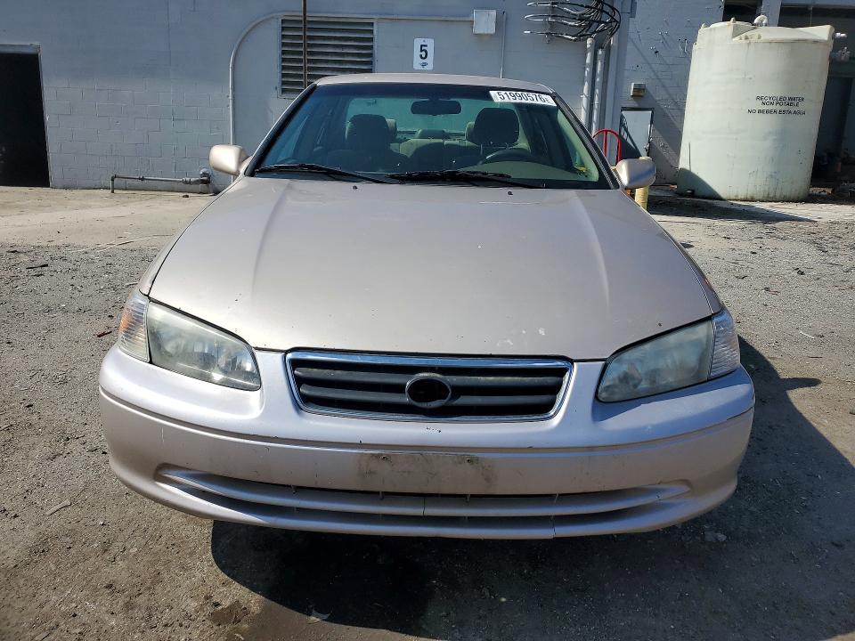 51990576 :رقم المزاد ، 4T1BG22K8YU995500 vin ، 2000 Toyota Camry مزاد بيع