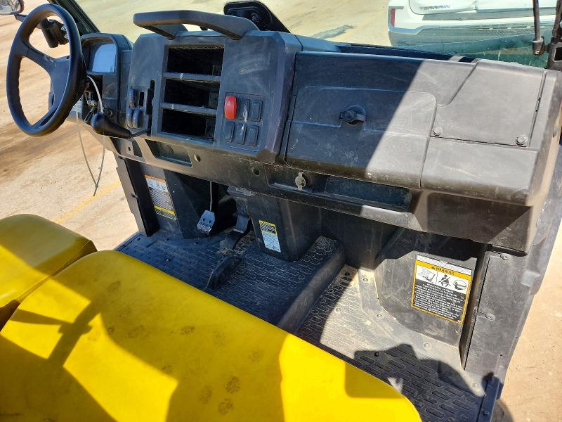53280786 :رقم المزاد ، 1M0835MAJMM043877 vin ، 2021 John Deere Xuv835m مزاد بيع
