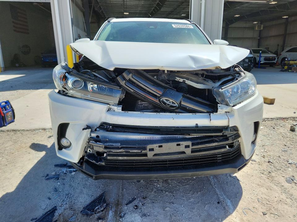 52039586 :رقم المزاد ، 5TDJZRFH0HS433158 vin ، 2017 Toyota Highlander مزاد بيع