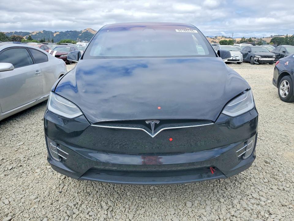 55186246 :رقم المزاد ، 5YJXCDE27JF138418 vin ، 2018 Tesla Model X مزاد بيع