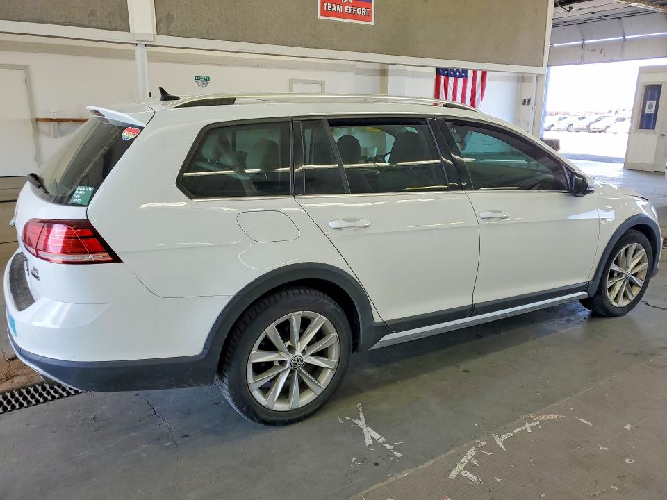 54723306 :رقم المزاد ، 3VWM17AU1JM759437 vin ، 2018 Volkswagen Golf Alltrack مزاد بيع