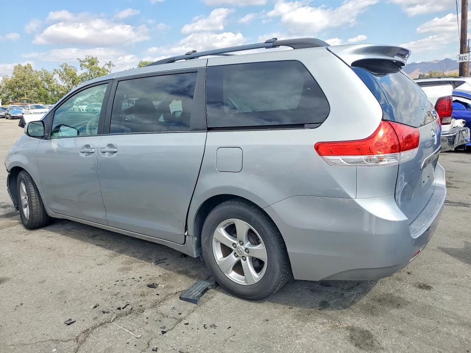 2014 Toyota Sienna მანქანა იყიდება აუქციონზე, vin: 5TDKK3DC8ES483525, აუქციონის ნომერი: 55419156