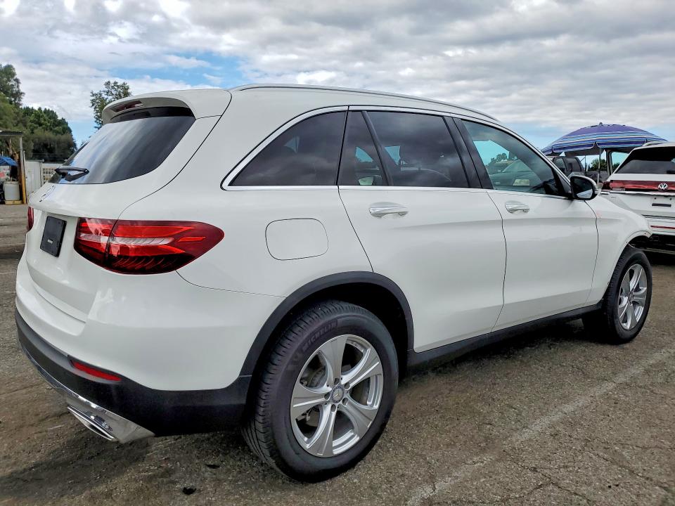 52535806 :رقم المزاد ، WDC0G4JB4HF143149 vin ، 2017 Mercedes-benz Glc مزاد بيع