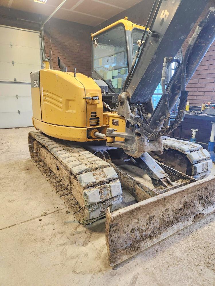 Продажа на аукционе авто 2014 John Deere 85g, vin: 1FF085GXKEJ018517, номер лота: 55270546