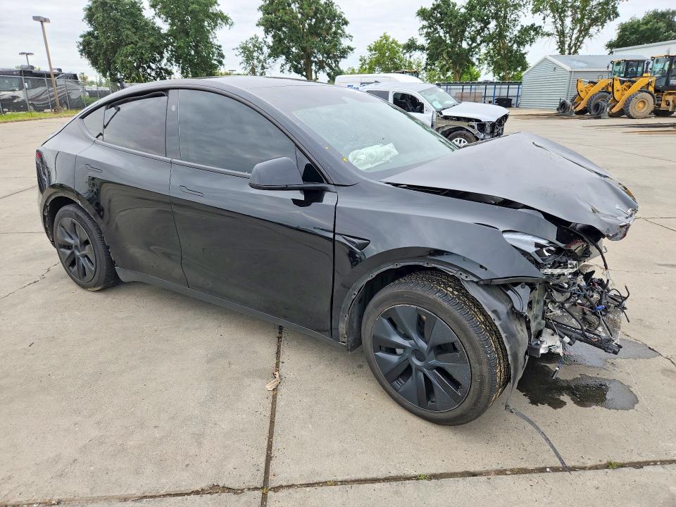 52556006 :رقم المزاد ، 7SAYGAEE1SF221753 vin ، 2025 Tesla Model Y مزاد بيع
