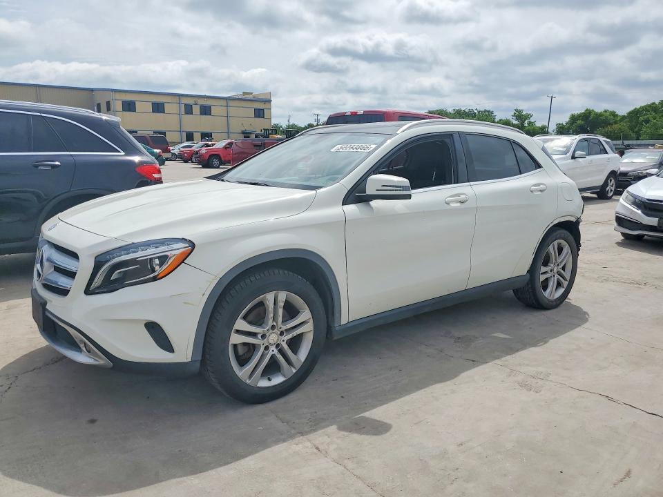 52233866 :رقم المزاد ، WDCTG4GB2FJ100881 vin ، 2015 Mercedes Benz Gla مزاد بيع