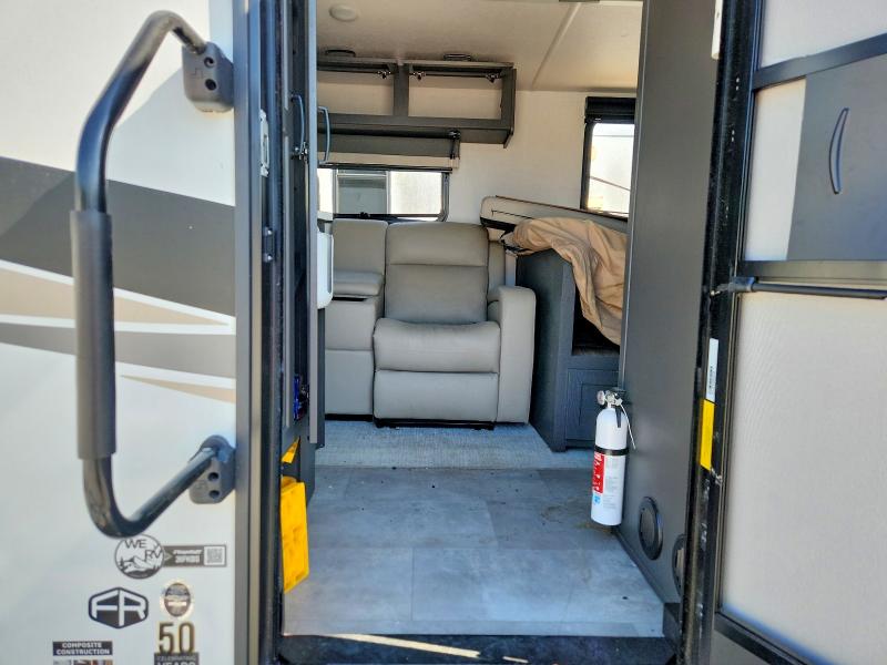52217916 :رقم المزاد ، 4X4TFLB27SZ195423 vin ، 2025 Flagstaff By Forest Recreational Vehicle (rv) مزاد بيع