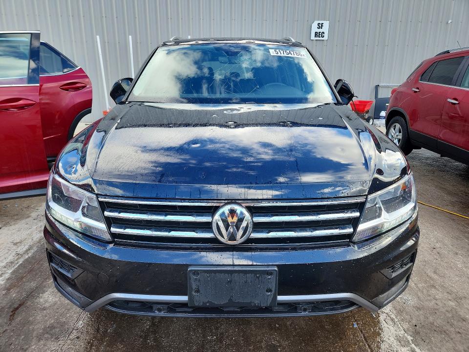 51754786 :رقم المزاد ، 3VV2B7AX8MM072771 vin ، 2021 Volkswagen Tiguan مزاد بيع