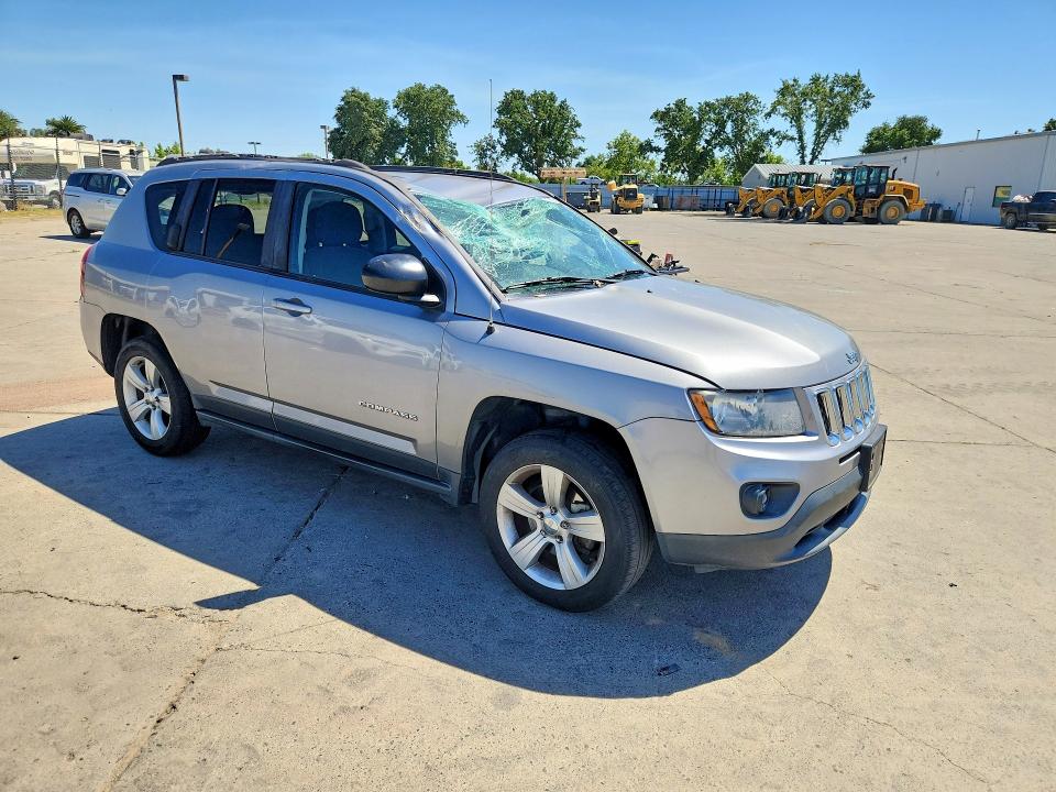 53843226 :رقم المزاد ، 1C4NJCBA4GD641360 vin ، 2016 Jeep Compass مزاد بيع