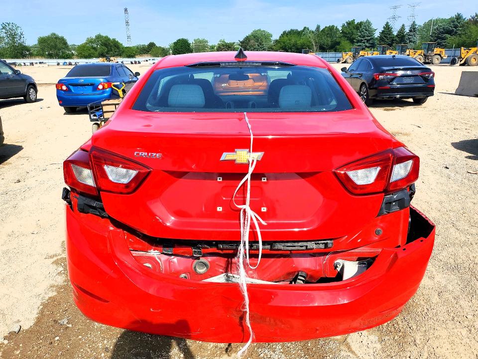 54631576 :رقم المزاد ، 1G1BC5SM0J7238378 vin ، 2018 Chevrolet Cruze مزاد بيع