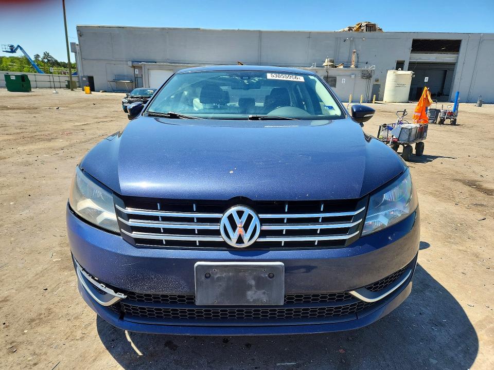 53055966 :رقم المزاد ، 1VWCP7A38CC035718 vin ، 2012 Volkswagen Passat مزاد بيع