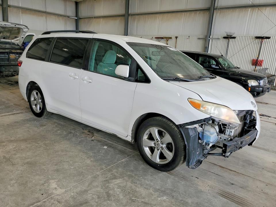 Продажа на аукционе авто 2015 Toyota Sienna, vin: 5TDKK3DC2FS575392, номер лота: 54154406