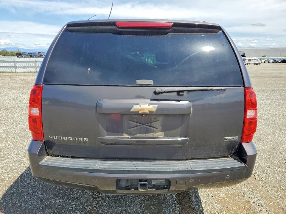 2011 Chevrolet Suburban მანქანა იყიდება აუქციონზე, vin: 1GNSKJE38BR295141, აუქციონის ნომერი: 54915716
