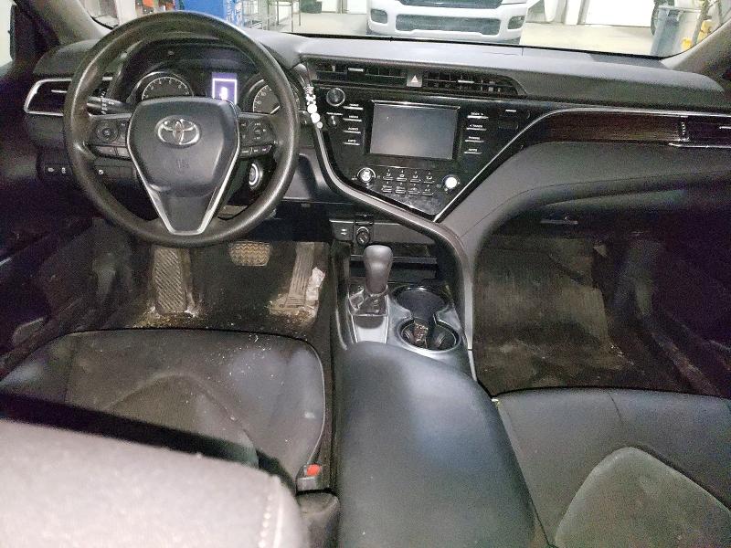 54481936 :رقم المزاد ، 4T1B11HK9JU608347 vin ، 2018 Toyota Camry مزاد بيع