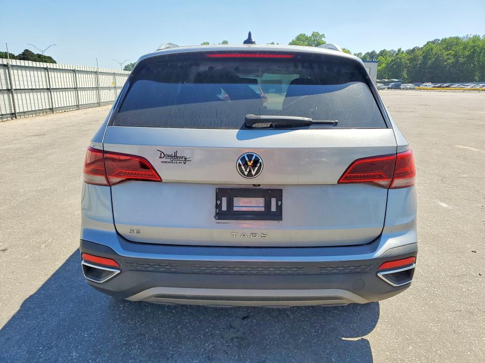 54251756 :رقم المزاد ، 3VVRX7B2XNM022748 vin ، 2022 Volkswagen Taos مزاد بيع