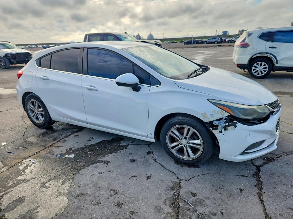 53228496 :رقم المزاد ، 3G1BE6SM7HS585184 vin ، 2017 Chevrolet Cruze مزاد بيع