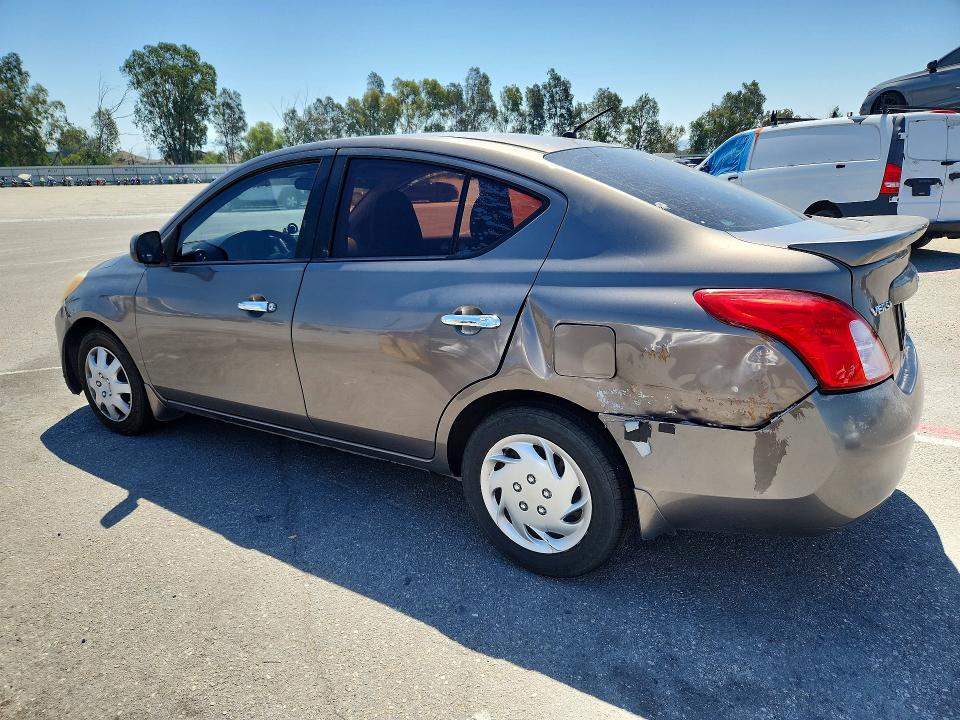 54353606 :رقم المزاد ، 3N1CN7AP8DL892979 vin ، 2013 Nissan Versa مزاد بيع