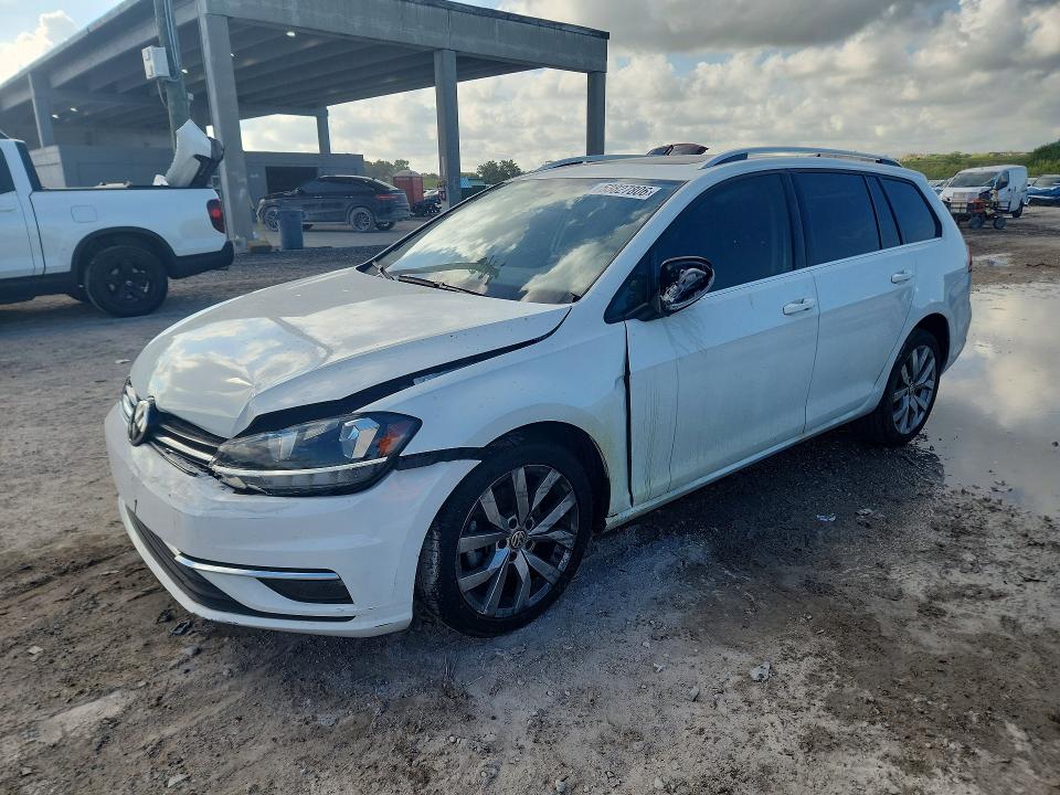 53827806 :رقم المزاد ، 3VWL17AU5JM757251 vin ، 2018 Volkswagen Golf مزاد بيع