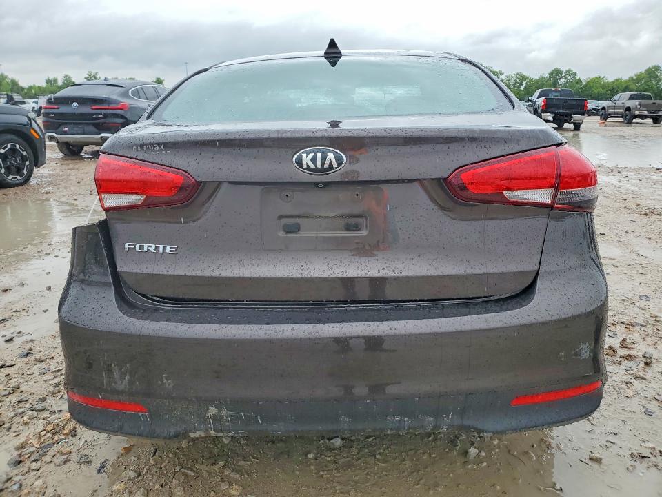 2018 Kia Forte მანქანა იყიდება აუქციონზე, vin: 3KPFL4A75JE217377, აუქციონის ნომერი: 55051806