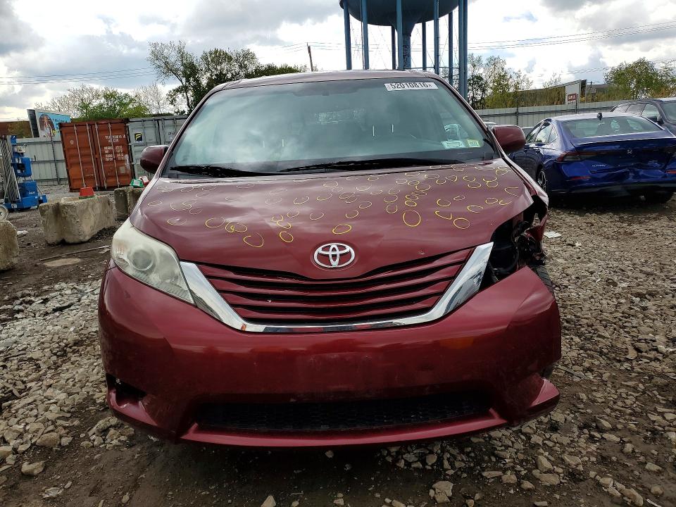 Продажа на аукционе авто 2015 Toyota Sienna, vin: 5TDJK3DC8FS126939, номер лота: 52010816