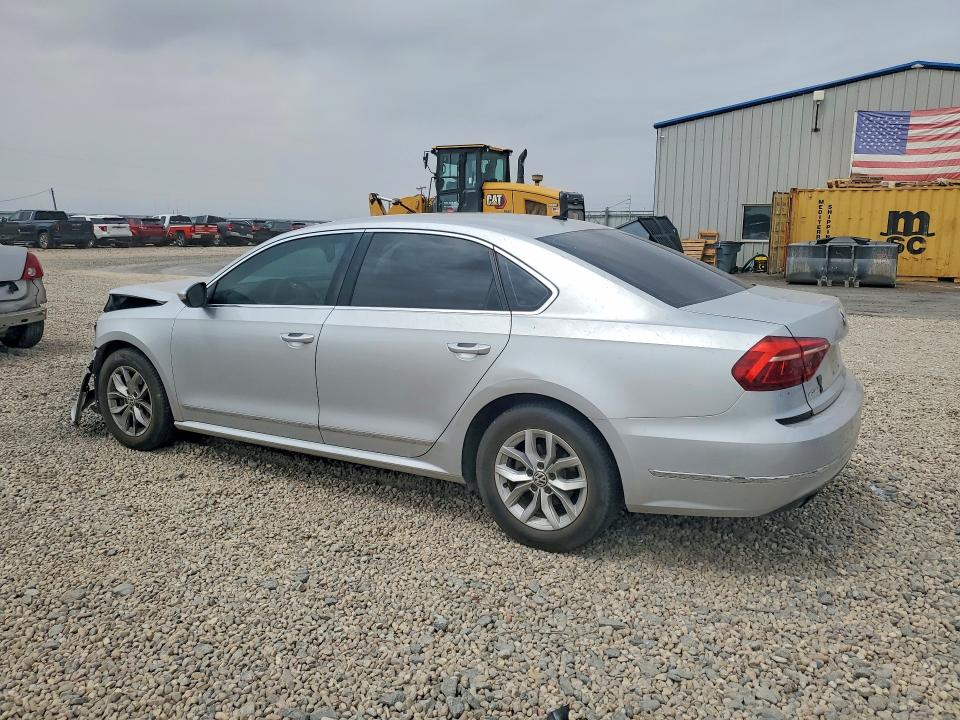 53830896 :رقم المزاد ، 1VWAT7A32HC007715 vin ، 2017 Volkswagen Passat مزاد بيع
