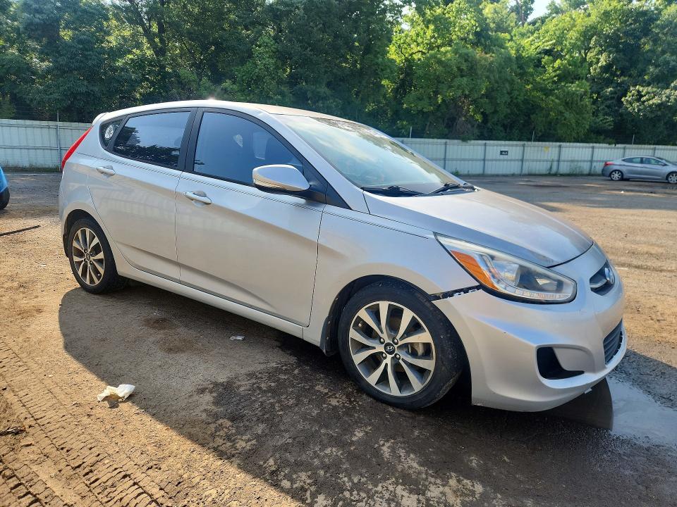 53798576 :رقم المزاد ، KMHCU5AE3FU217855 vin ، 2015 Hyundai Accent مزاد بيع