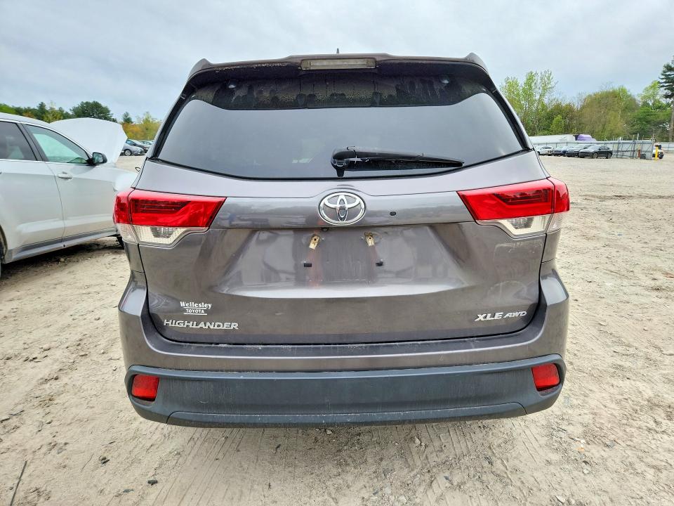 Продажа на аукционе авто 2017 Toyota Highlander, vin: 5TDJZRFH3HS381945, номер лота: 52987296