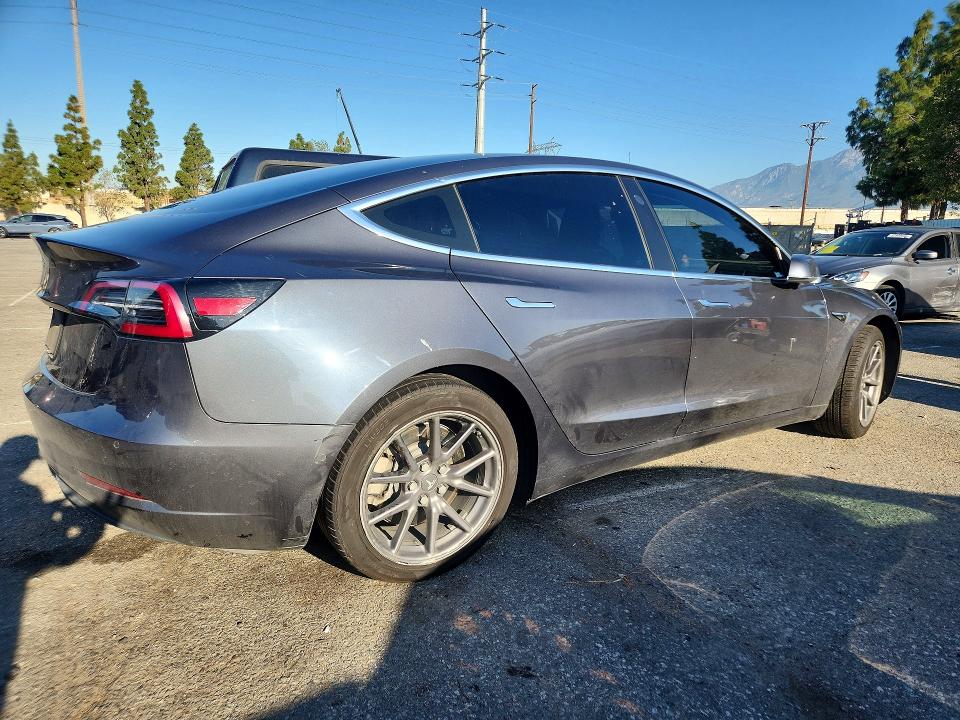 52099726 :رقم المزاد ، 5YJ3E1EA5KF426891 vin ، 2019 Tesla Model 3 مزاد بيع