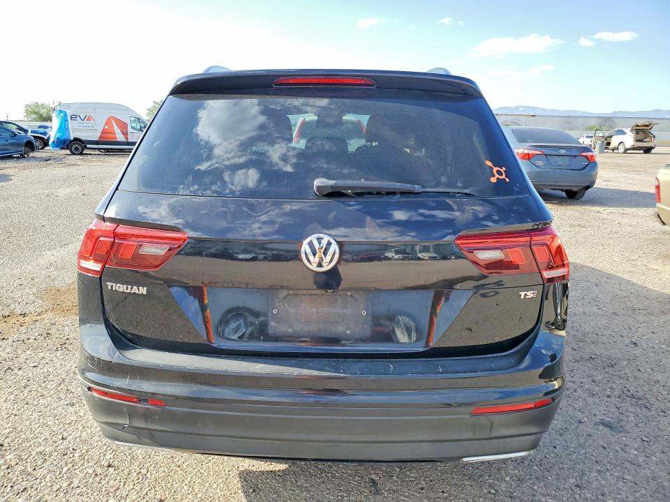 53297016 :رقم المزاد ، 3VV1B7AX7JM027084 vin ، 2018 Volkswagen Tiguan مزاد بيع
