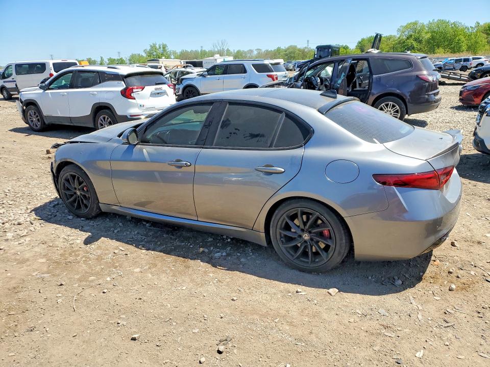 53586186 :رقم المزاد ، ZARFAEBN3H7553750 vin ، 2017 Alfa Romeo Giulia مزاد بيع