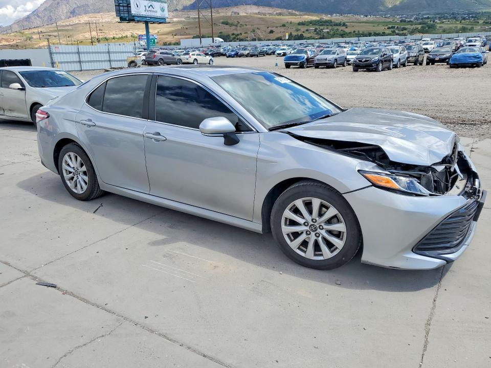 54518726 :رقم المزاد ، 4T1B11HK7JU664805 vin ، 2018 Toyota Camry مزاد بيع