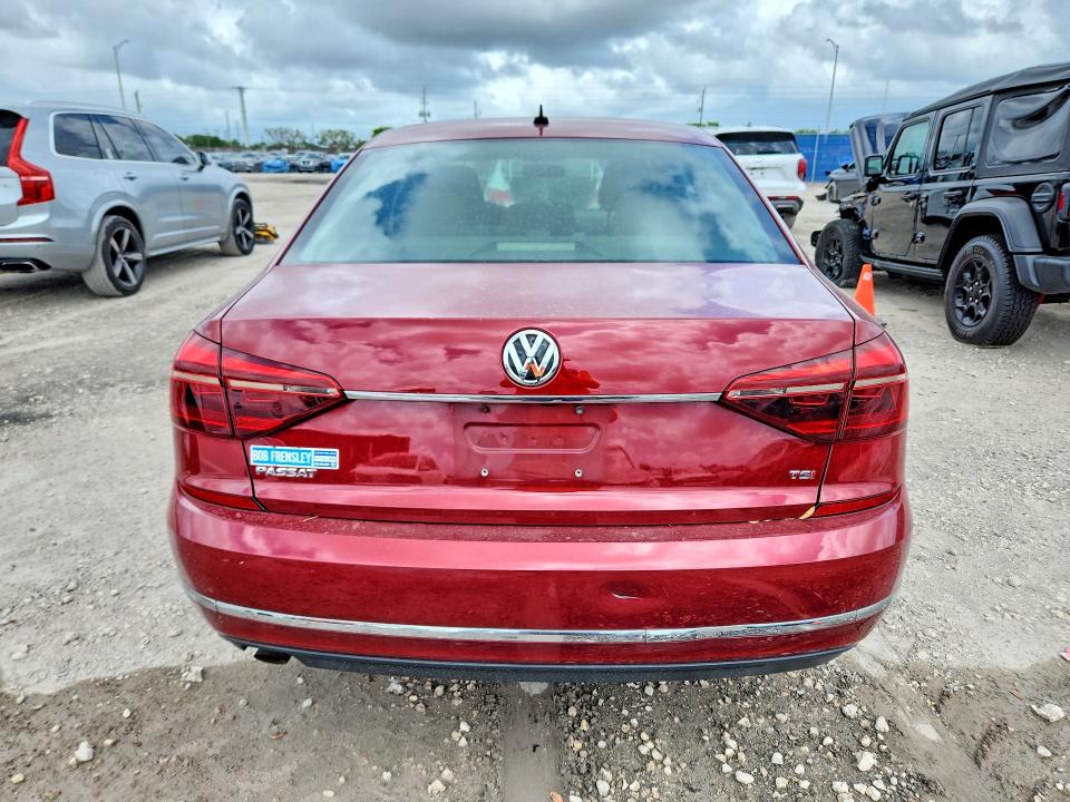 53941146 :رقم المزاد ، 1VWAT7A35HC049750 vin ، 2017 Volkswagen Passat مزاد بيع