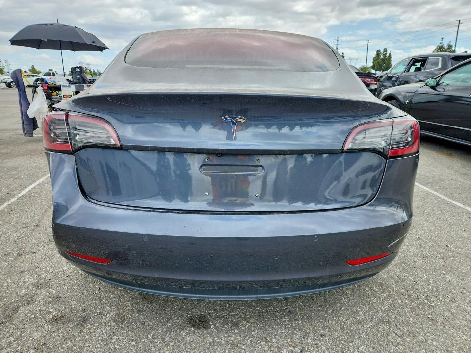 54650606 :رقم المزاد ، 5YJ3E1EA9JF019042 vin ، 2018 Tesla Model 3 مزاد بيع