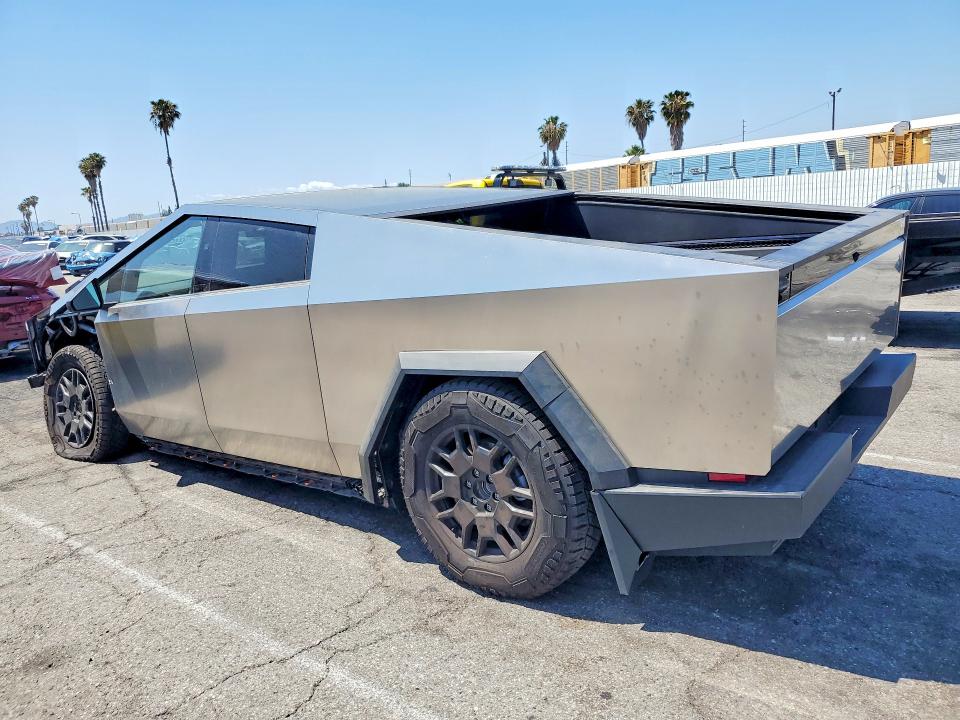 52228386 :رقم المزاد ، 7G2CEHED3RA040316 vin ، 2024 Tesla Cybertruck مزاد بيع